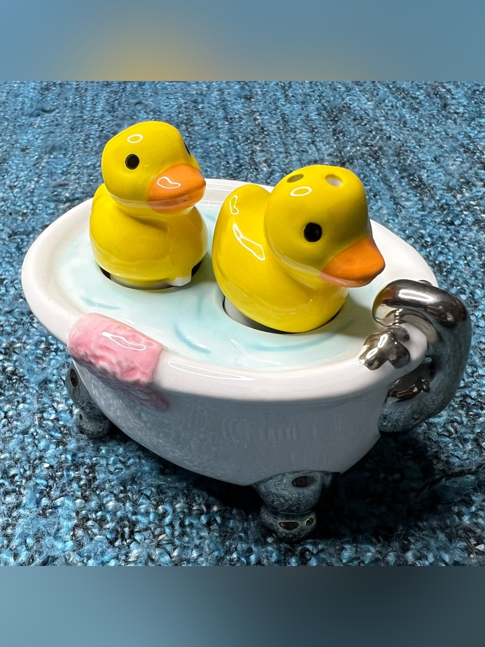 Vintage Clay Art Rubber Ducks in a Tub Collectible Salt & Pepper Shakers Ceramic
